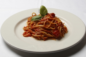 Spaghetti with Tomato Sauce and Basil