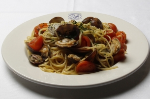 Spaghetti with Clams and Cherry Tomato